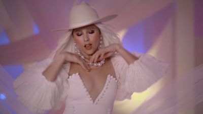 Click to view full size image
==============
Paulina_Goto_-_Nuestro_Amor_Es_Arte_28Video_Oficial29_000055.jpg Paulina_Goto_-_Nuestro_Amor_Es_Arte_28Video_Oficial29_000055.jpg