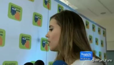 Click to view full size image
==============
Paulina_Goto_recibe_consejos_de_Jorge_Salinas_y_Silvia_Navarro_-_DA_000019.jpg Paulina_Goto_recibe_consejos_de_Jorge_Salinas_y_Silvia_Navarro_-_DA_000019.jpg