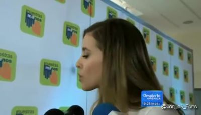 Click to view full size image
==============
Paulina_Goto_recibe_consejos_de_Jorge_Salinas_y_Silvia_Navarro_-_DA_000020.jpg Paulina_Goto_recibe_consejos_de_Jorge_Salinas_y_Silvia_Navarro_-_DA_000020.jpg