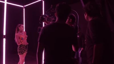 Click to view full size image
==============
Making_Of_Tu_Sigue_000112.jpg Making_Of_Tu_Sigue_000112.jpg