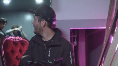 Click to view full size image
==============
Making_Of_Tu_Sigue_000309.jpg Making_Of_Tu_Sigue_000309.jpg