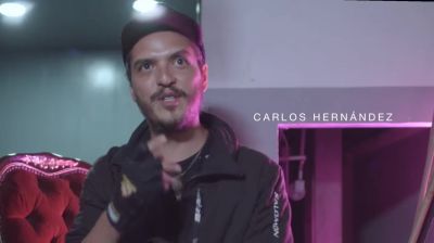 Click to view full size image
==============
Making_Of_Tu_Sigue_000323.jpg Making_Of_Tu_Sigue_000323.jpg