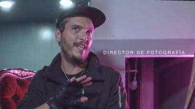 Click to view full size image
==============
Making_Of_Tu_Sigue_000324.jpg Making_Of_Tu_Sigue_000324.jpg