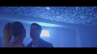 Christian_Velez_Ft__Paulina_Goto_-_Menos_De_Un_Minuto_28Video_Oficial29_000218.jpg