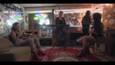 Click to view full size image
==============
Mae_So_Tem_Duas_S01E04_720p_DUAL_COMANDO_TO_001195.jpg Mae_So_Tem_Duas_S01E04_720p_DUAL_COMANDO_TO_001195.jpg