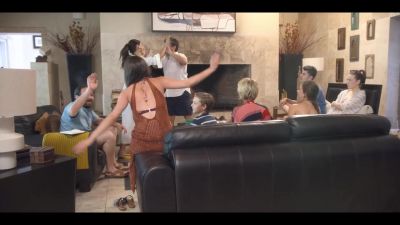 Click to view full size image
==============
Mae_So_Tem_Duas_S01E07_720p_DUAL_COMANDO_TO_000772.jpg Mae_So_Tem_Duas_S01E07_720p_DUAL_COMANDO_TO_000772.jpg