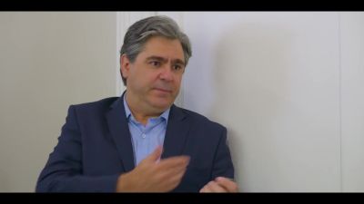 Click to view full size image
==============
Mae_So_Tem_Duas_-_Episodio_3x1_001764.jpg Mae_So_Tem_Duas_-_Episodio_3x1_001764.jpg