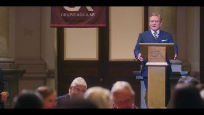 Click to view full size image
==============
Mae_So_Tem_Duas_-_Episodio_3x3_001711.jpg Mae_So_Tem_Duas_-_Episodio_3x3_001711.jpg